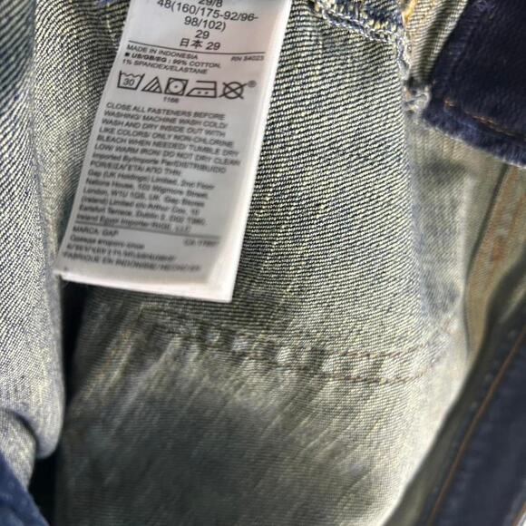 Gap dark wash maternity denim shorts with frayed hem and side panels 8 - Picture 6 of 8